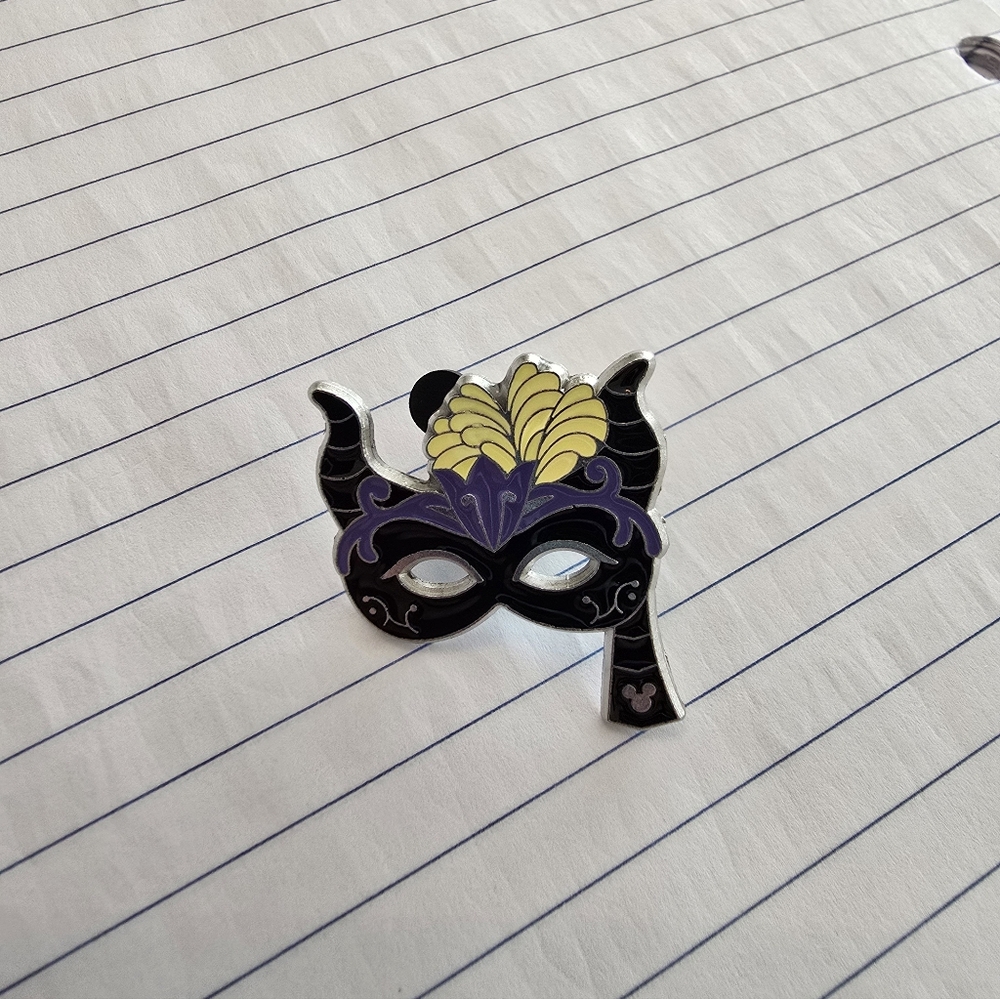 Disney Carnevale Mask Pin – Maleficent (2020 Hidden Mickey)